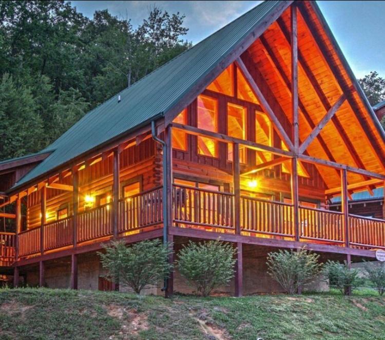 Solid Ground With Yard! Ferienhaus Pigeon Forge