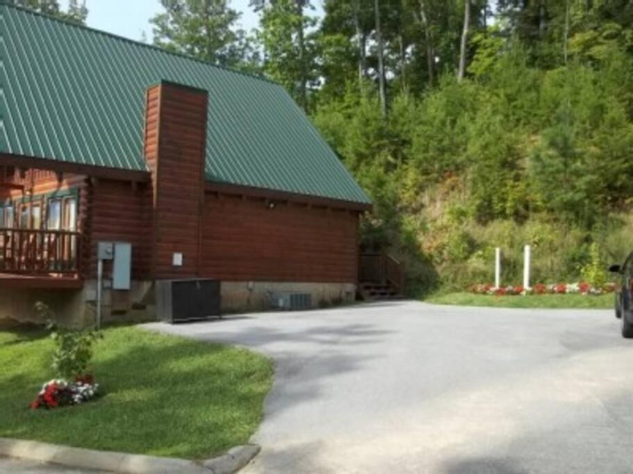 Solid Ground With Yard! Ferienhaus Pigeon Forge