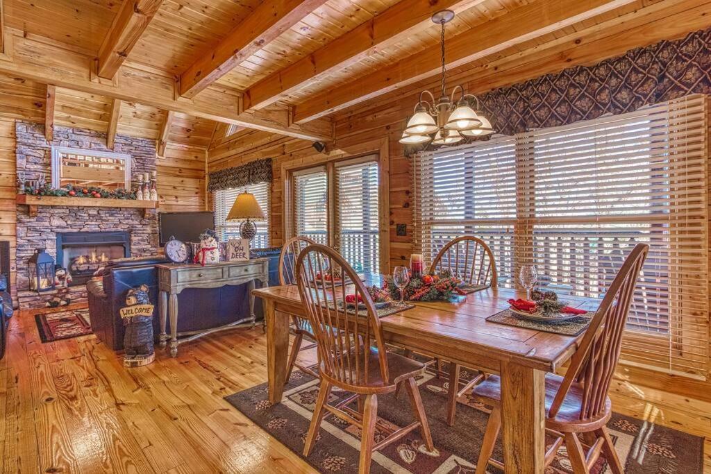 Solid Ground With Yard! Ferienhaus Pigeon Forge