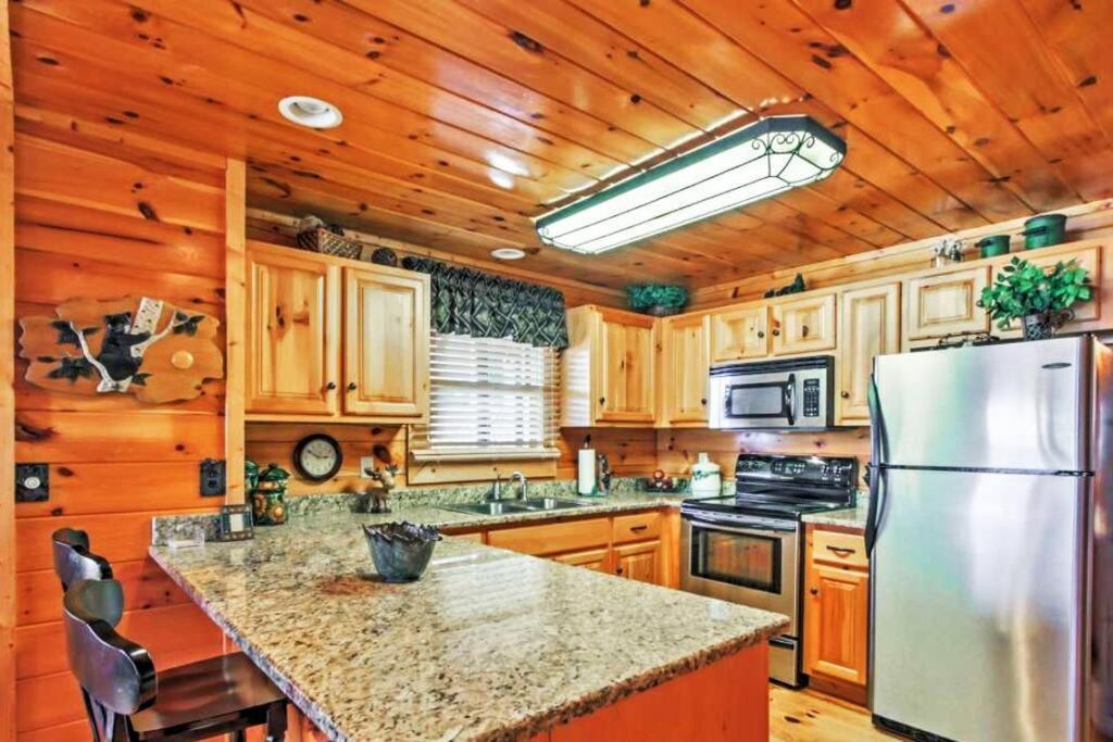 Solid Ground With Yard! Ferienhaus Pigeon Forge